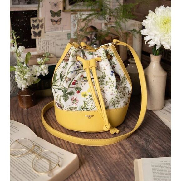 FABLE Meadow Creatures Marshmallow Yellow Bucket Bag / New No Tags - Picture 4 of 5